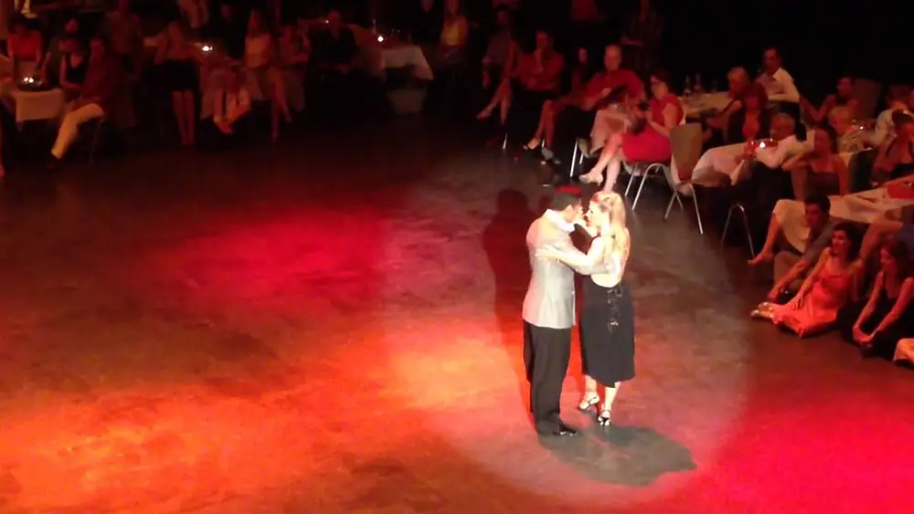 Video thumbnail for Sebastian Arce y Mariana Montes 3/4