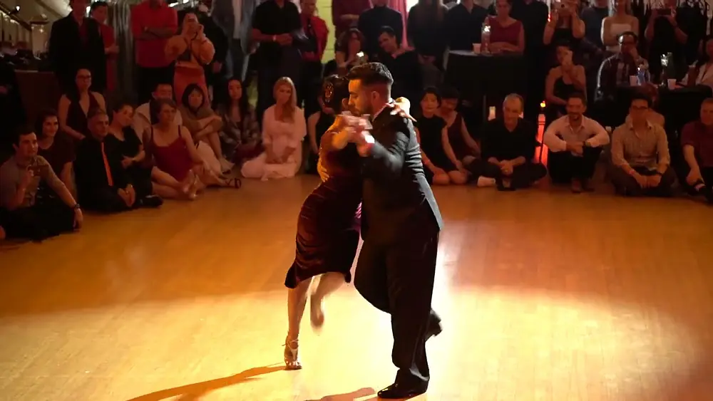 Video thumbnail for Clarisa Aragón & Jonathan Saavedra @ Tangamente 2023 July 1 Tango Demo 3/5