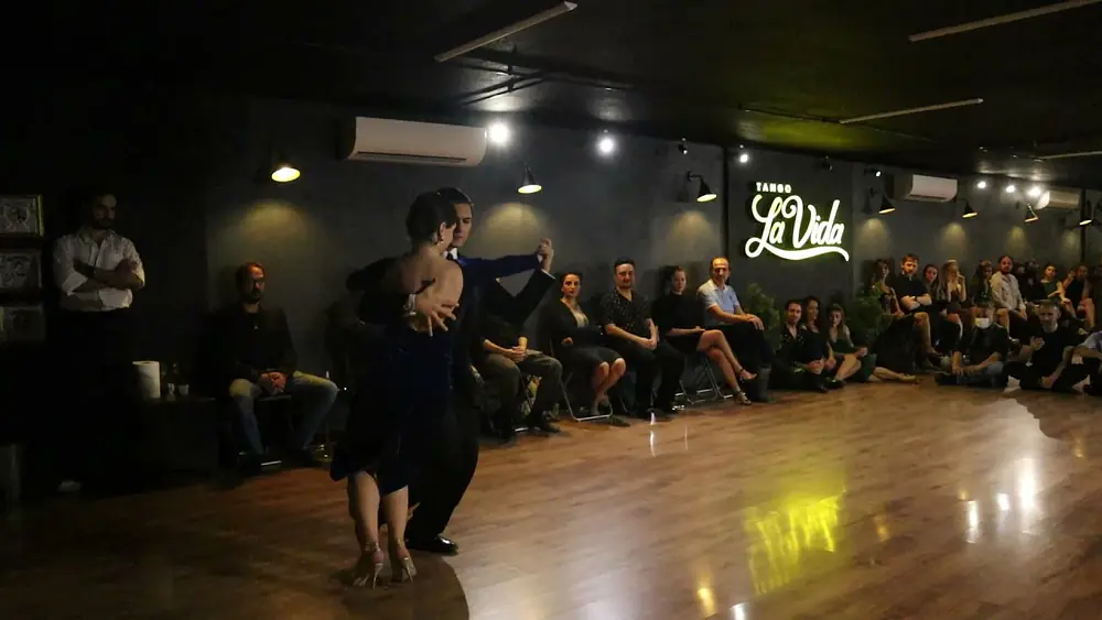 Video thumbnail for Batuhan Boy & Nida İnceoğlu 3/3 Juan D'Arienzo - Felicia Tango La Vida Golden Nights