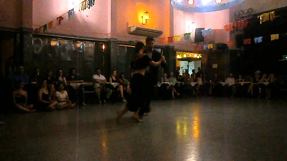 Video thumbnail for Virginia Vasconi y Jon Lambert en El Motivo Tango, 18/11/13