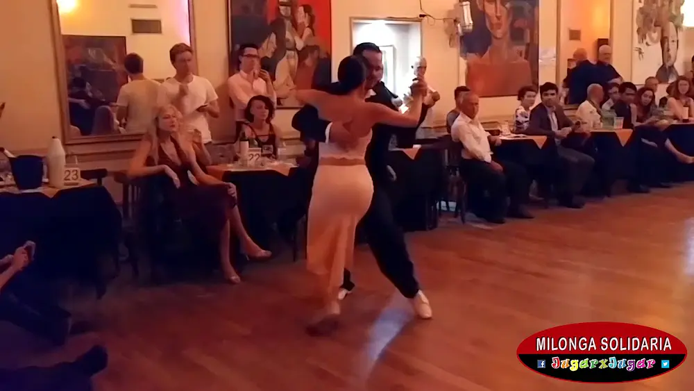 Video thumbnail for Julia Viale y Alejandro Lencina. Milonga Solidaria JugarxJugar