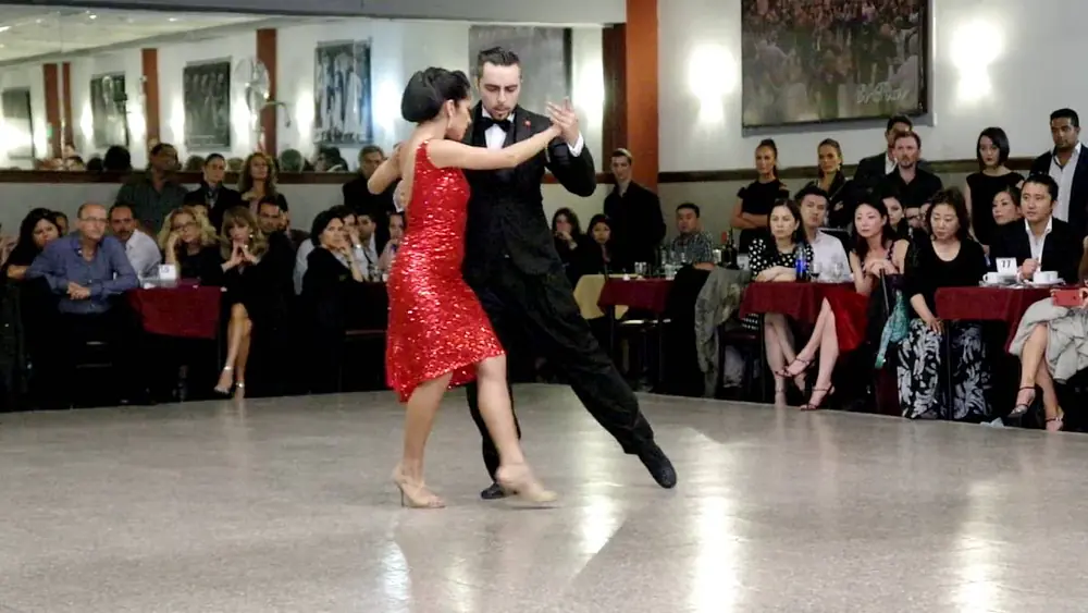 Video thumbnail for 1/3 Clarisa Aragón y Jonathan Saavedra bailan en la Baldosa, Duerme Mi Niña (Tango)
