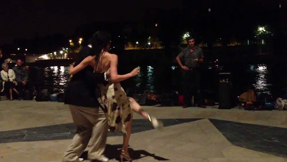 Video thumbnail for Nick Jones & Diana Cruz Tango on the Seine, Paris, Aug. 2013