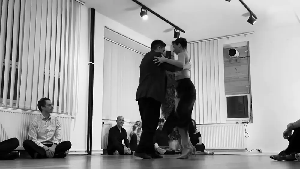 Video thumbnail for Veronica Toumanova and Asya Moiseeva. Tango 3/4. (D'Arienzo - Champagne tango)