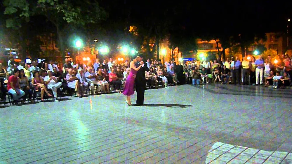Video thumbnail for Julieta Qüesta y Rauli Choque, bailan "Noches de Colón" en el Aniversario de la plaza San Martín