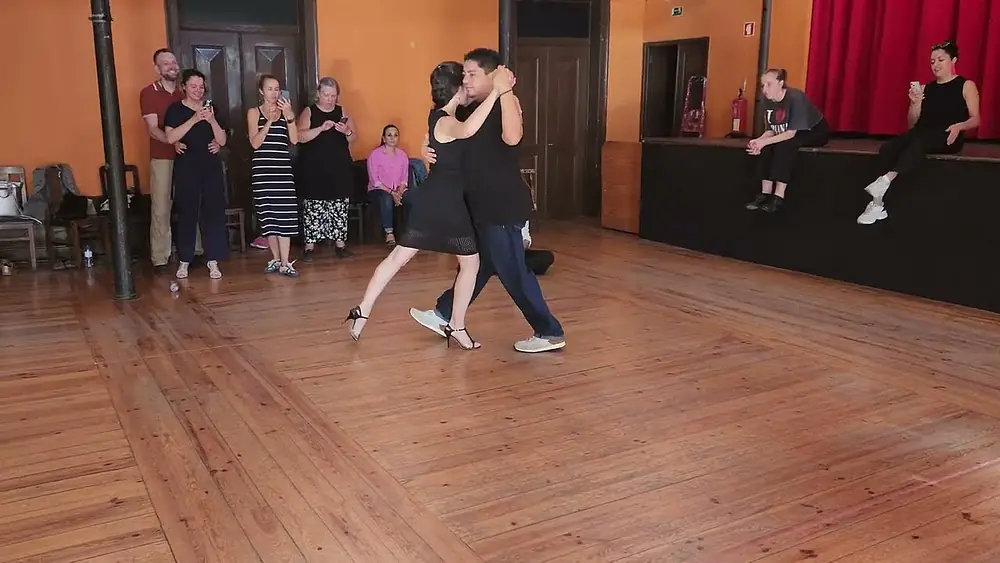 Video thumbnail for Argentine tango workshop - social dance: Agustina Piaggio & Carlos Espinoza - El Cencerro