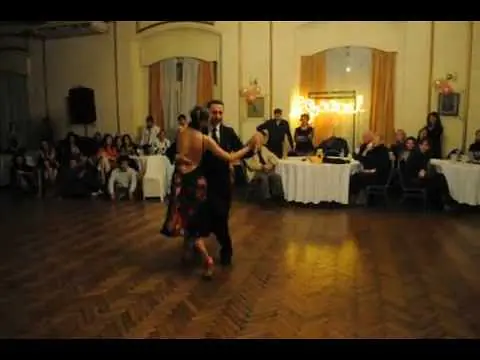 Video thumbnail for Diego Escobar y Angelina Staudinger - Bailan milonga "Con Flauta y Guitarra" en La Sooocial
