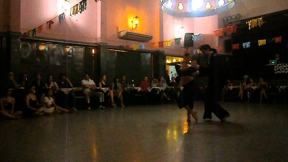 Video thumbnail for Virginia Vasconi y Jon Lambert en El Motivo Tango, 18/11/13