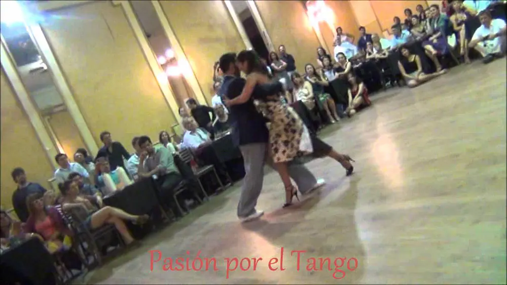 Video thumbnail for VIRGINIA GOMEZ y CHRISTIAN MARQUEZ Bailando el Tango LA VIDA ES CORTA en YIRA YIRA MILONGA