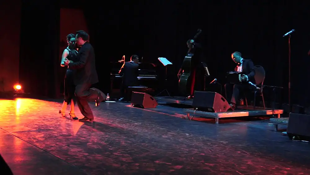 Video thumbnail for Chicho Frumbolli & Juana Sepulveda, Solo tango orquesta “Zum”