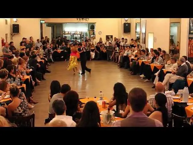 Video thumbnail for Sebastián Achaval y Roxana Suarez en "Yira- Yira Milonga"