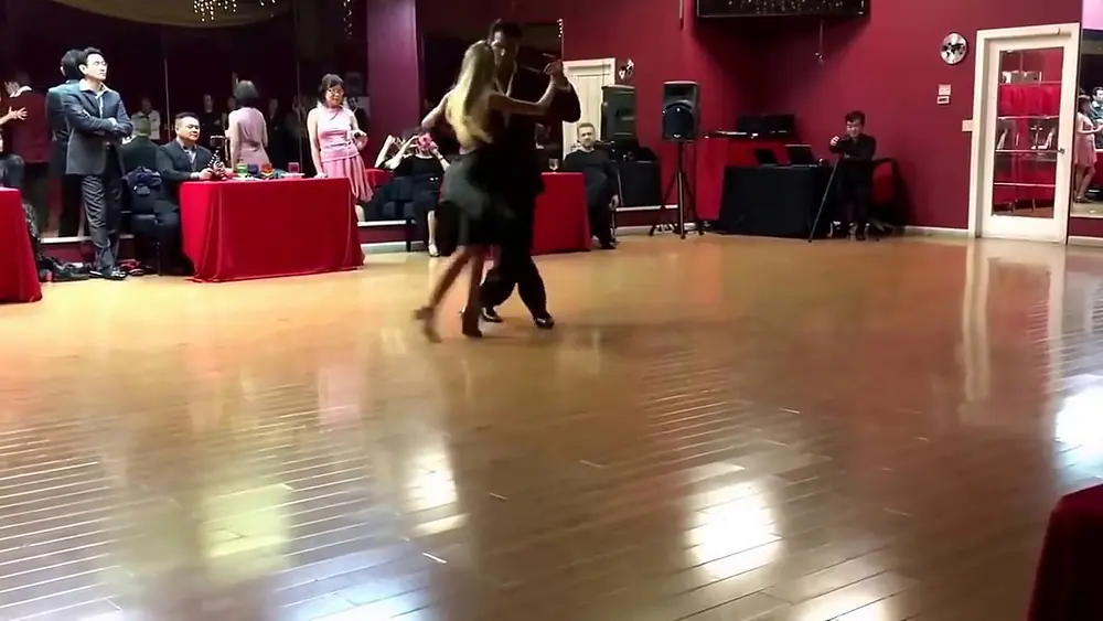 Video thumbnail for Maxi Copello & Cecillia Vincencio vals performance