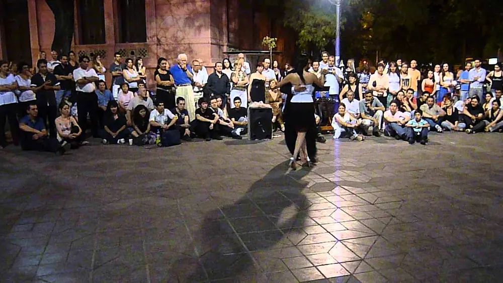 Video thumbnail for Raúl Choque y Julieta Qüesta bailan Nobleza de Arrabal en Córdoba 2012 (Di Sarli)