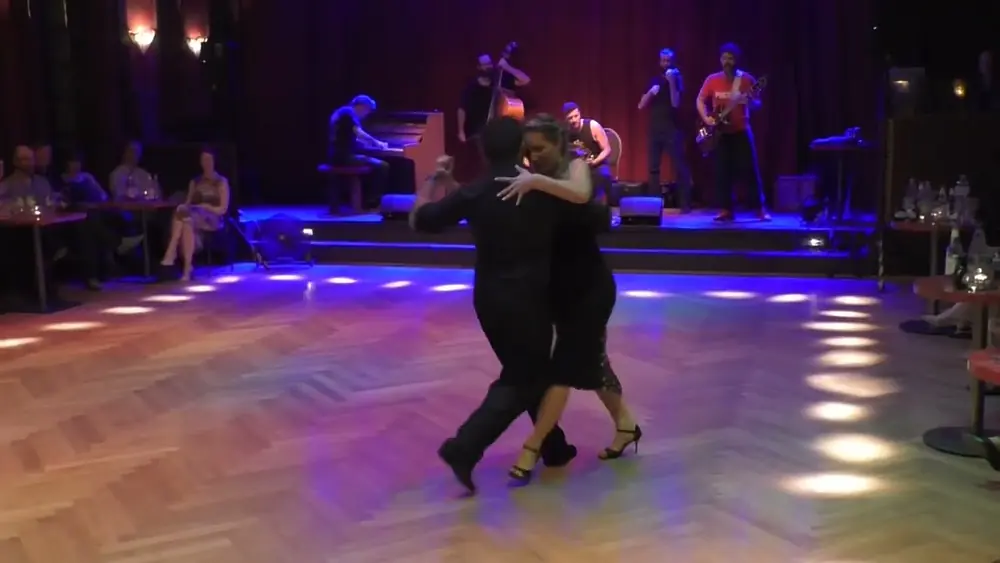 Video thumbnail for Leonel Mendieta y Gabi Gómez con El Cachivache - Vida Mia - Tango