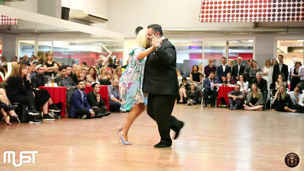 Video thumbnail for Show Leo Ortiz Yanina Erramouspe al MUST !!! Milonga "La Espuela" Juan D'Arienzo - 5.5.2019