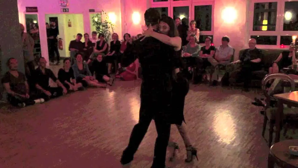 Video thumbnail for Natasha Lewinger y Severin Fraser 3/4 Berlin
