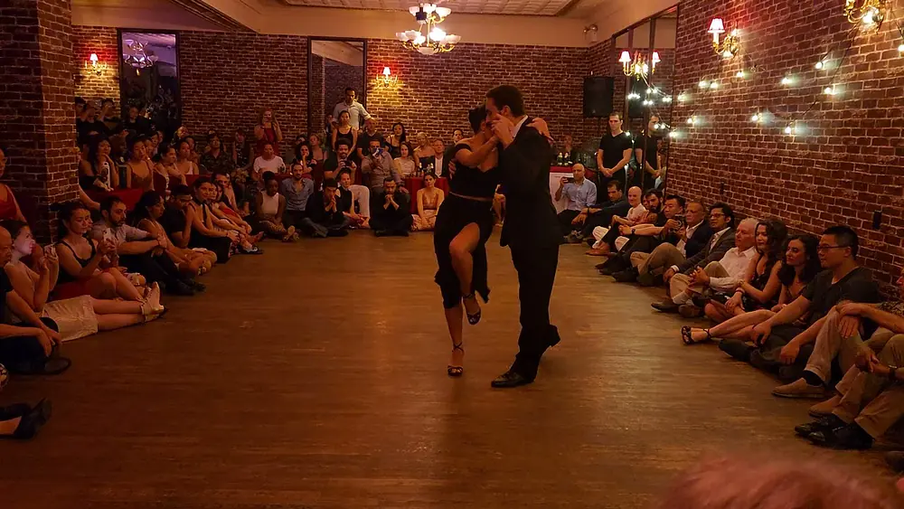 Video thumbnail for Argentine tango: Lorena Tarantino and Gianpiero Galdi - Nada Más que Un Corazón
