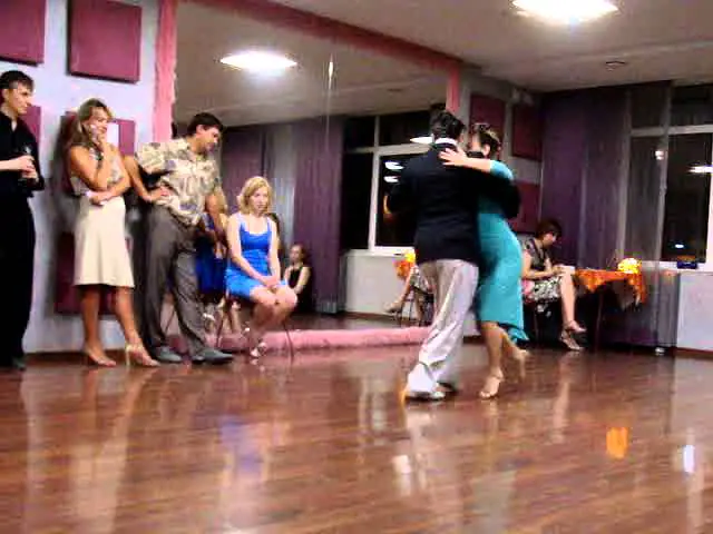 Video thumbnail for Sergey & Anna Sokhnenko, improvisation, Juan D'Arienzo con Alberto Echague - La Bruja.