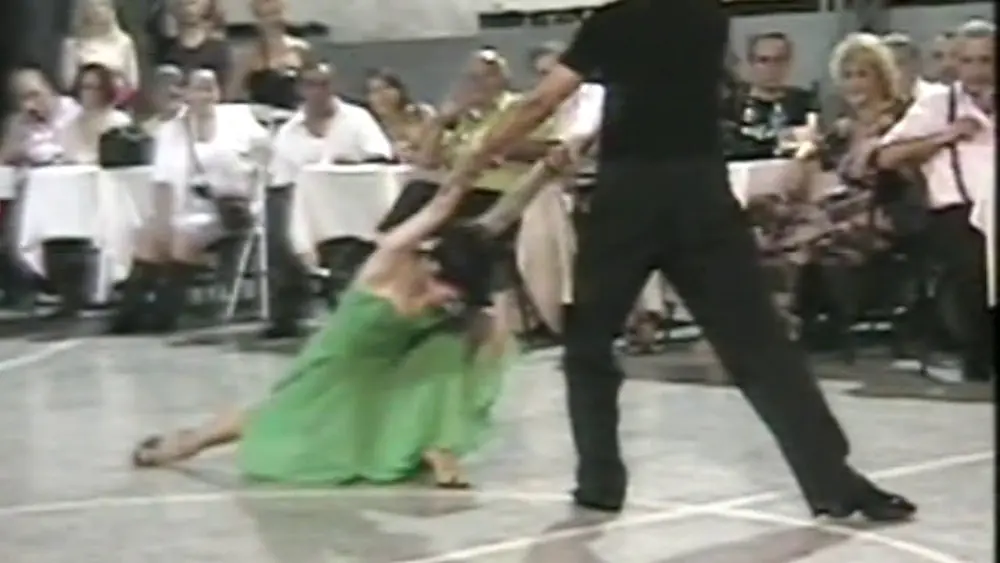 Video thumbnail for Gustavo Rosas. Tango Susu con Guillermina Quiroga en Sunderland de Buenos Aires.Enero 2005.Argentina