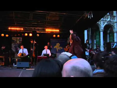 Video thumbnail for BTF 2011 - Soledad Tango Brussels Grand Place y El Pájaro y Maria Belén 05