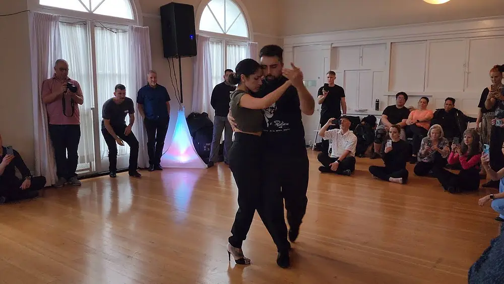 Video thumbnail for Argentine tango workshop circular moves: Clarisa Aragón & Jonathan Saavedra - Tú