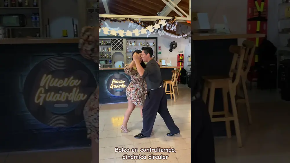 Video thumbnail for Edwin Espinosa & Alexa Yepes. Boleo en contratiempo, dinámica circular. #tangodancers #baile