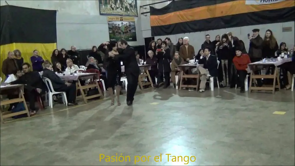 Video thumbnail for ELINA ROLDAN y ALEJANDRO SUAYA Bailando el Tango A LA GRAN MUÑECA en LA MILONGA DEL MORAN