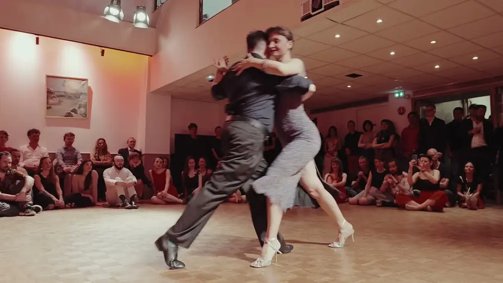 Video thumbnail for Veronica Toumanova and Asya Moiseeva - Estampa de varón