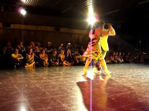 Video thumbnail for Julio Balmaceda and Corina De La Rosa bailando en Practica X en La Viru - un vals