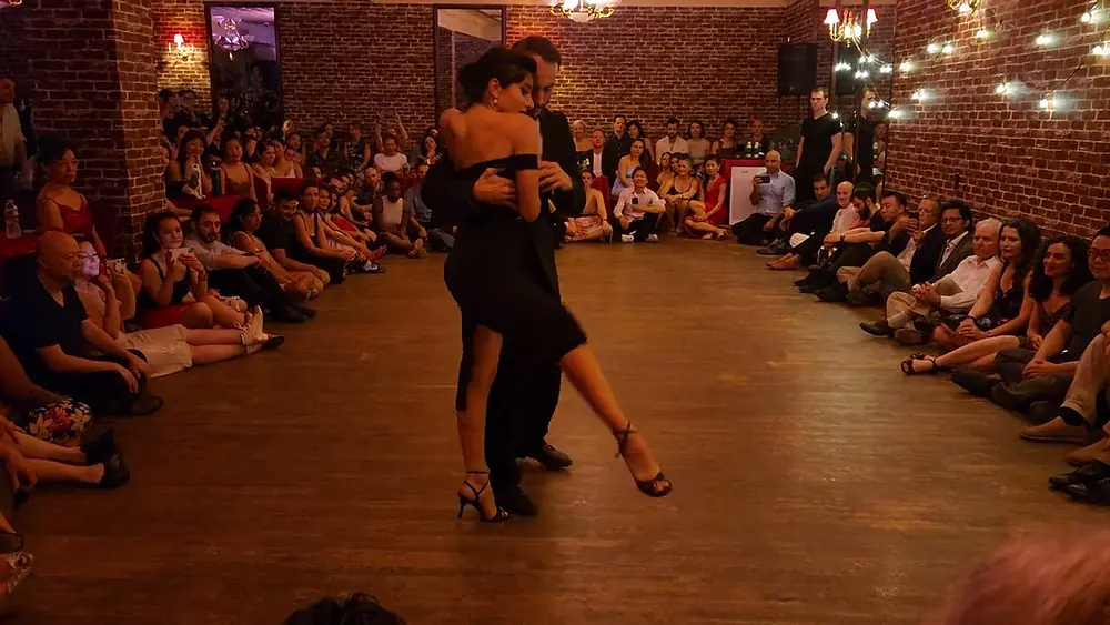 Video thumbnail for Argentine tango: Lorena Tarantino and Gianpiero Galdi - El Marne