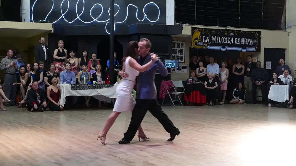 Video thumbnail for Guillermo Cerneaz & Gaby Mataloni - Tango Demo @ Milonga De Nora 2017 April 8