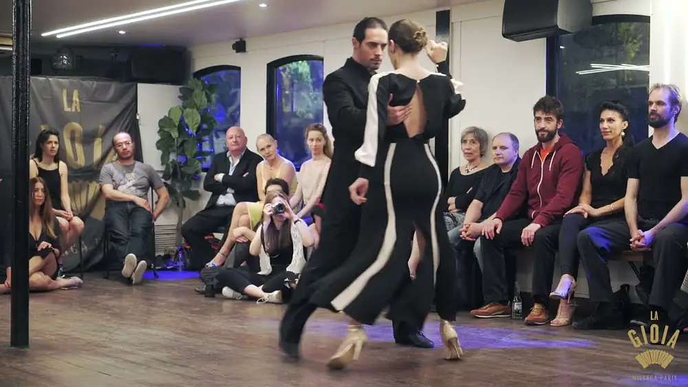 Video thumbnail for JUAN MALIZIA & MANUELA ROSSI @ Milonga LA GIOIA Paris (2/4)