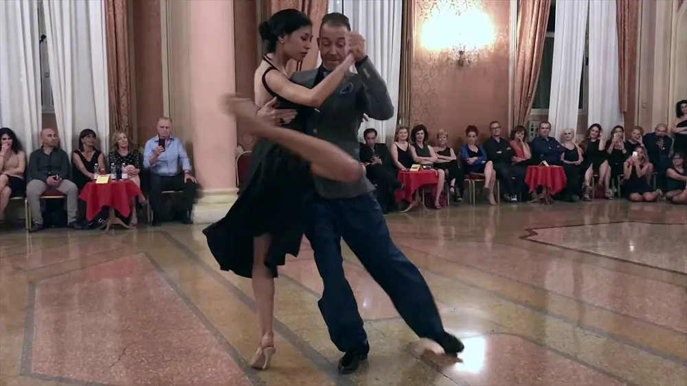 Video thumbnail for Idilio Trunco - Silvina Tse & Michael "El Gato" Nadtochi improvising a tango vals