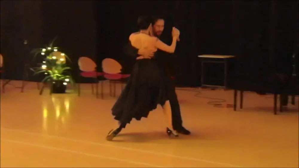 Video thumbnail for Mariela Sametband and Guillermo Barrionuevo dancing A pan y agua 2017-04-30