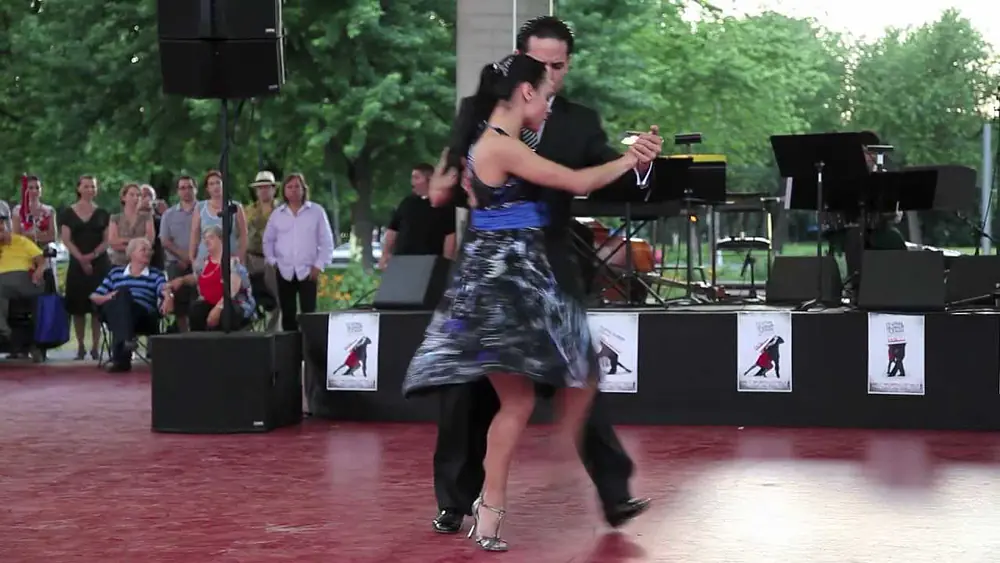 Video thumbnail for Natalia Almada et Pedro Ochoa, le 6 juillet 2011. Tangos.