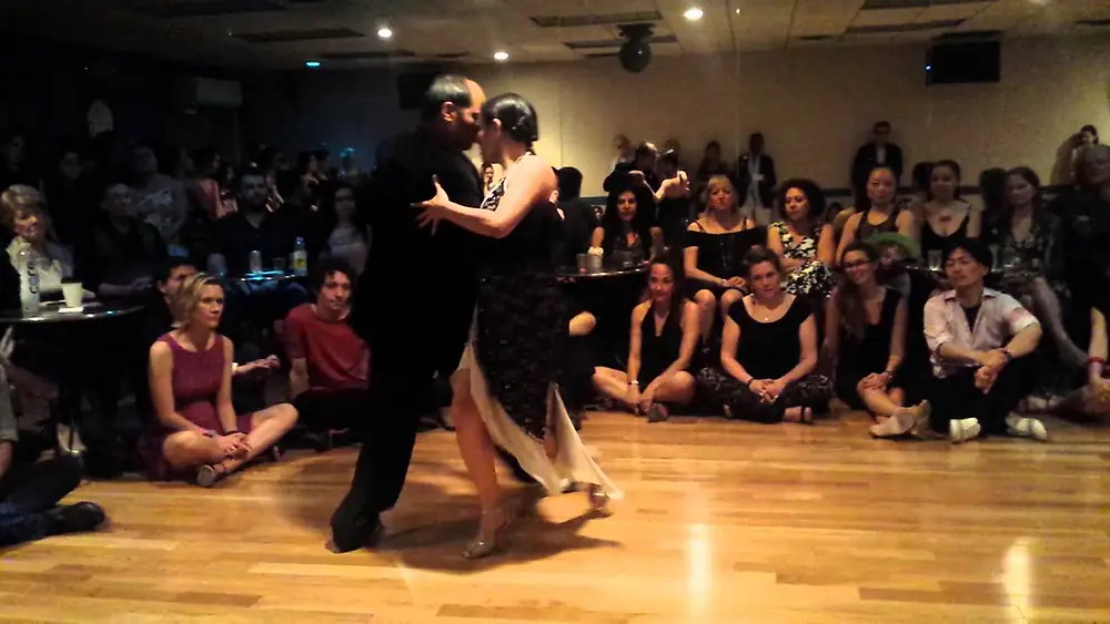 Video thumbnail for Argentine tango: Daniela Pucci & Luis Bianchi - A Las Siete En el Café