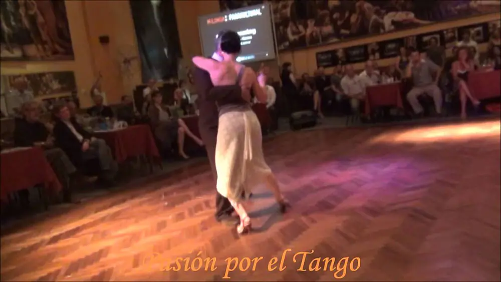 Video thumbnail for JIMENA SALZMAN y FERNANDO GORDILLO Bailando el Tango PAN COMIDO en el SALÓN CANNING