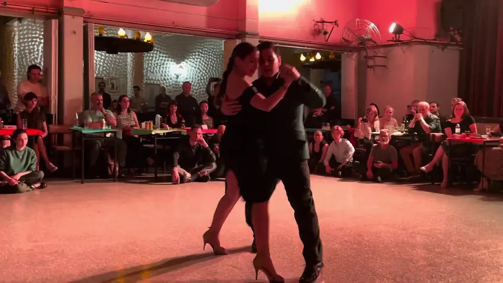 Video thumbnail for Brenno Marques Lucas y Fati Caracoch @ El Motivo Tango 9/9/24 #2 #tango Subscribe 🔔