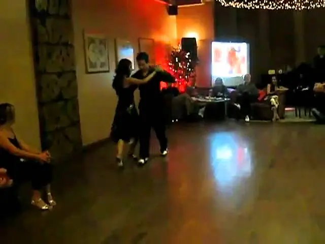 Video thumbnail for Mert Moran y Beliz Zorlu-Juan D'Arienzo-La Espuela-December 2010