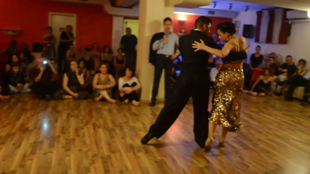 Video thumbnail for Jimena Hoeffner e Fernando Carrasco @Milonga La Rotonda 3di4