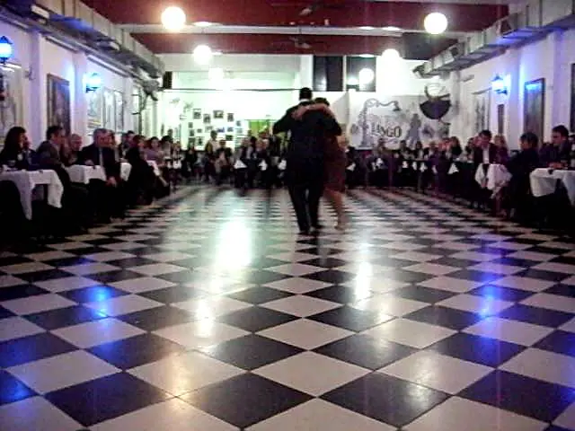 Video thumbnail for Roberto Zuccarino y Jessica Arfenoni - milonga