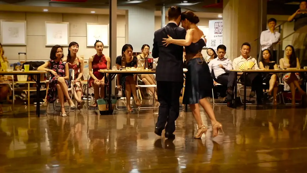 Video thumbnail for Javier Rodriguez y Fatima Vitale en Beijing 2017 Master Show Milonga 2/4