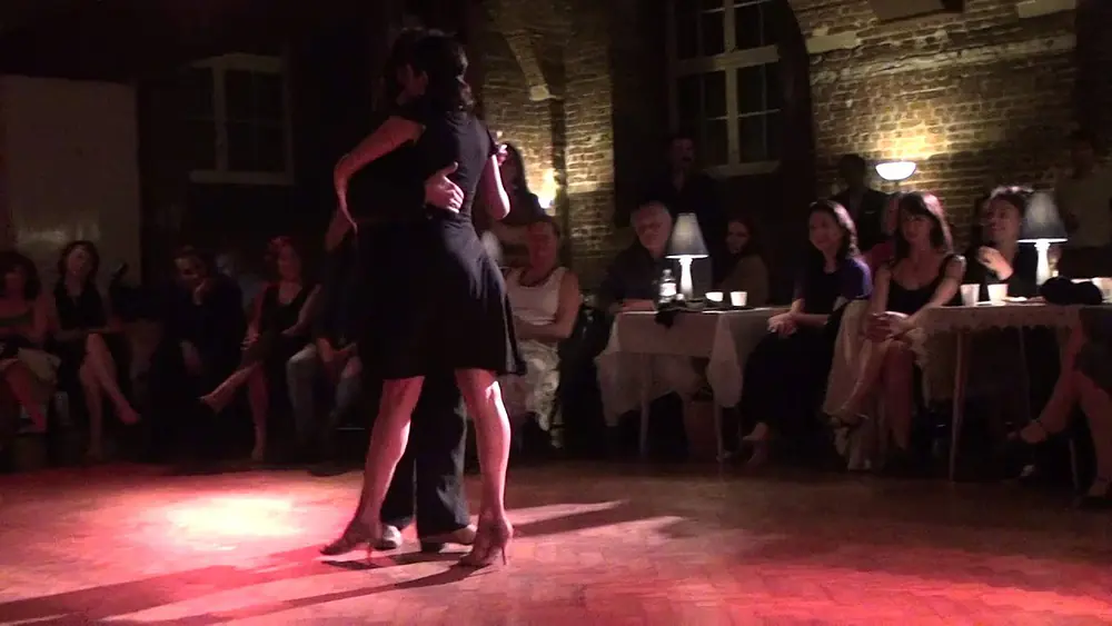 Video thumbnail for Pablo Inza y Mariana Dragone perform 4 Milonga Crypt July 2012