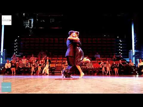Video thumbnail for Roxana Suarez & Sebastián Achaval dance Ricardo Tanturi & Enrique Campos - En el salón