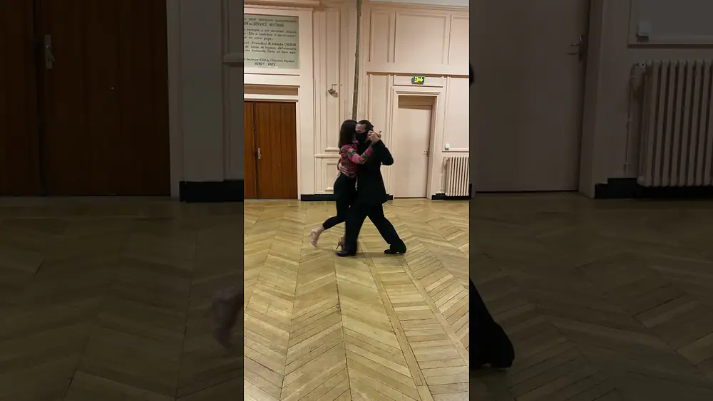 Video thumbnail for Sandrine Navarro et Gustavo Rosas. Tango Demo Clase. Rue de la Sourdière .Paris.France.