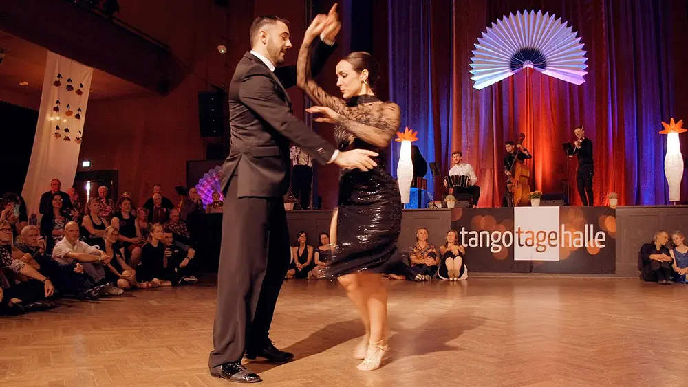 Video thumbnail for Dulce Lauria and Adrian Romeo Ferreyra – Viejo portón at Tango Tage Halle 2024