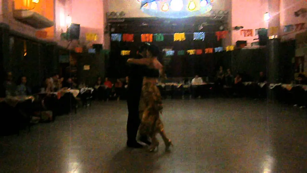 Video thumbnail for Jimena Hoeffner y Fernando Carrasco en El Motivo Tango 30/9/13