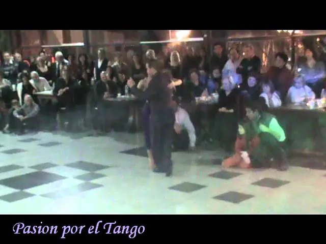 Video thumbnail for CRISTINA SOSA Y DANIEL NACUCCHIO  BAILANDO EN LA MAQUINA TANGUERA MILONGA