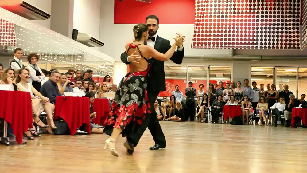 Video thumbnail for Alejandra Mantinan y Giuliano Gambarelli - Frente al mar - MUST Milonga Roma 1.7.2018