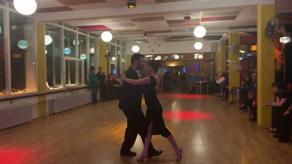 Video thumbnail for Sinem and Erdi Arslan - Mi vieja linda - 3/3